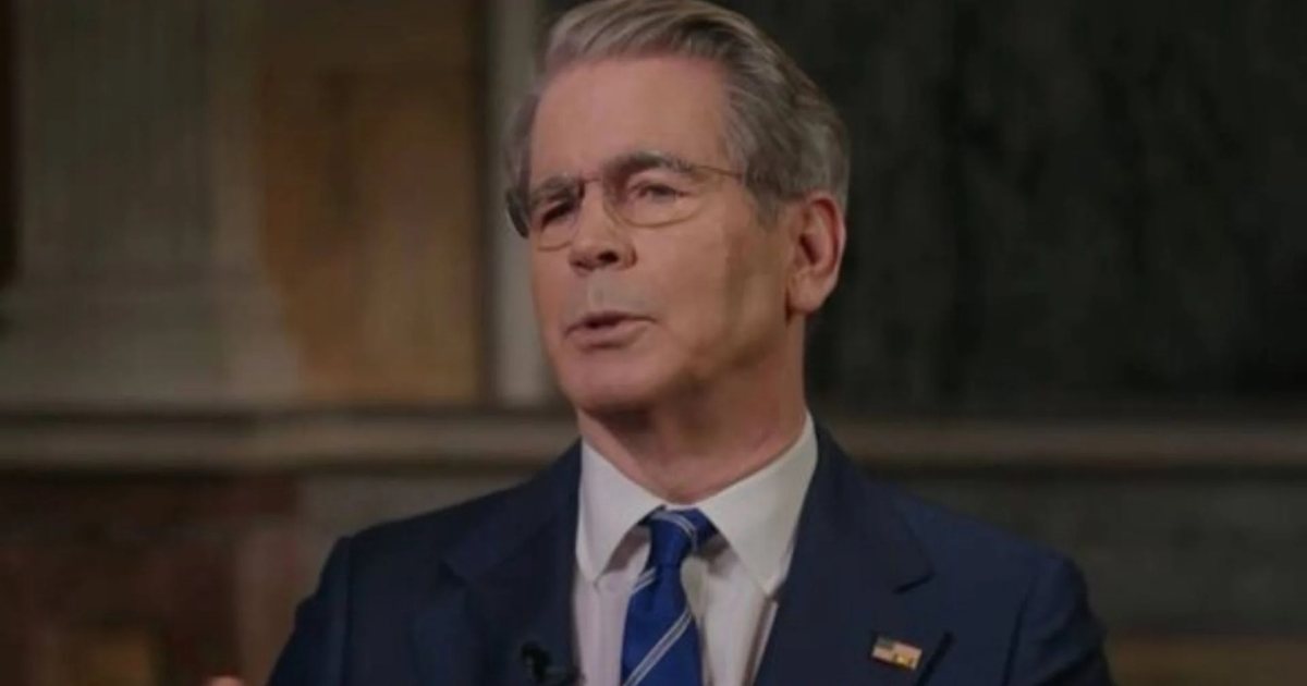 Sekretari amerikan i Thesarit ndërpret intervistën pasi telefonohet nga Trump  kthehet me zërin duke iu dridhur