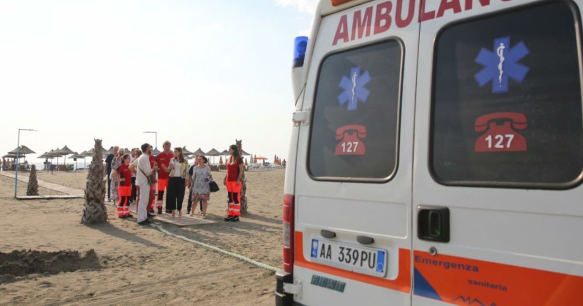 Sarandë  Turistja dëmton shtyllën kurrizore  ambulanca mbërrin një orë me vonesë