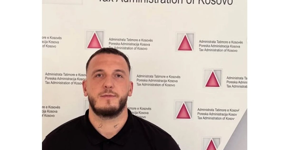 Publikoi orët e blera me vlerë 1 5 milionë euro  reperi Mozzik arestohet në aeeroport