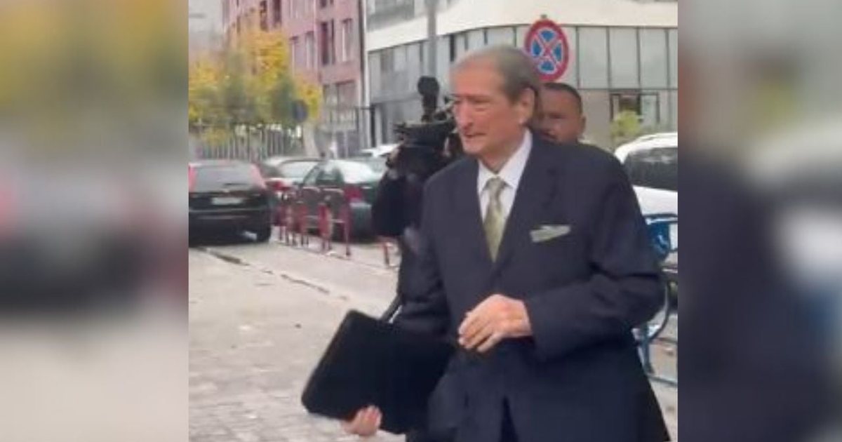 Do pyetet për 21 janarin  me dosje në dorë  Sali Berisha mbërrin në SPAK