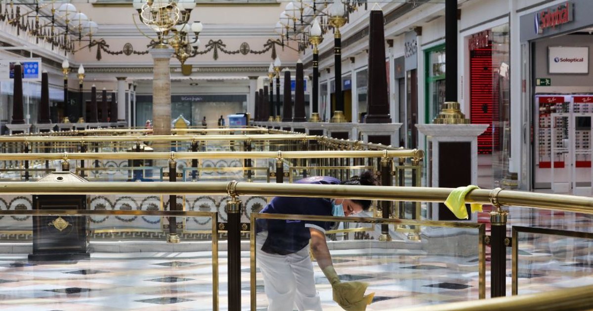 Çmenduri në Spanjë  Shqiptari ul automatin  hyn nga çatia dhe grabit 1 mln euro bizhuteri nga dyqani më luksoz në Madrid 