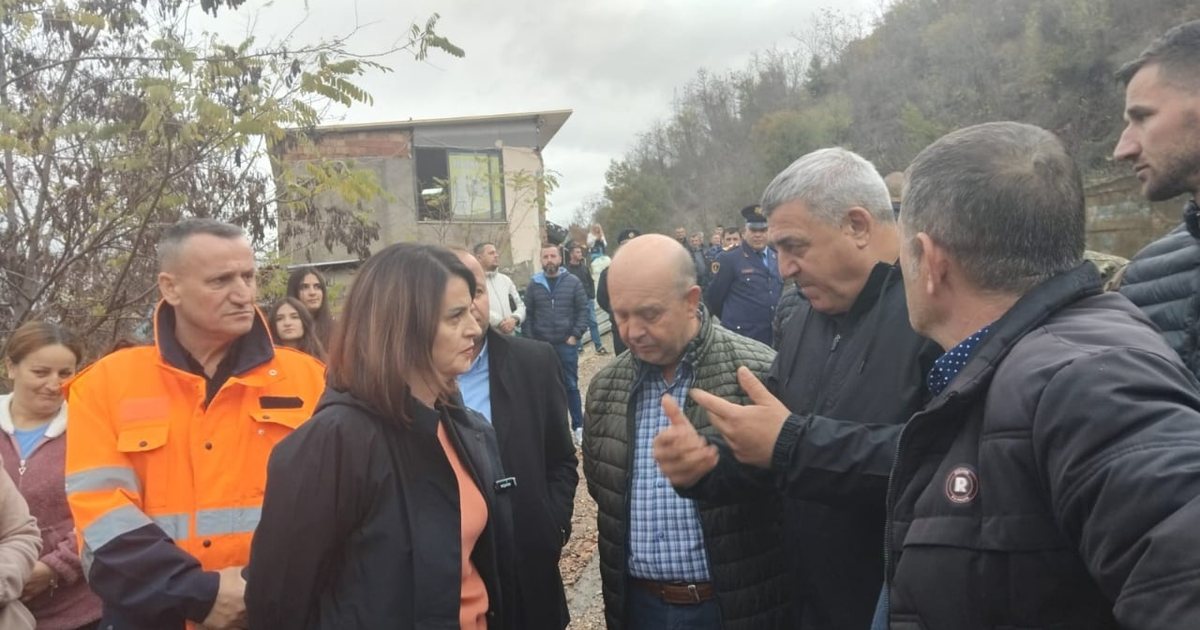 Reshjet dëmtojnë krahun e urës së Shëmrizës  ministrja Koçiu  Duhet të evakuohen 1700 banorë