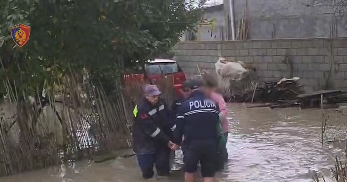Moti i keq  Policia evakuon 5 shtetas në Berat  mes tyre një 100 vjeçare