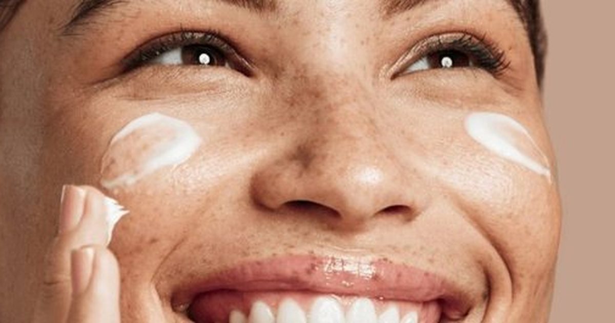 Mos e vendosni më kremin në lëkurë të thatë  Gabimi që po ua dëmton fytyrën pa e ditur