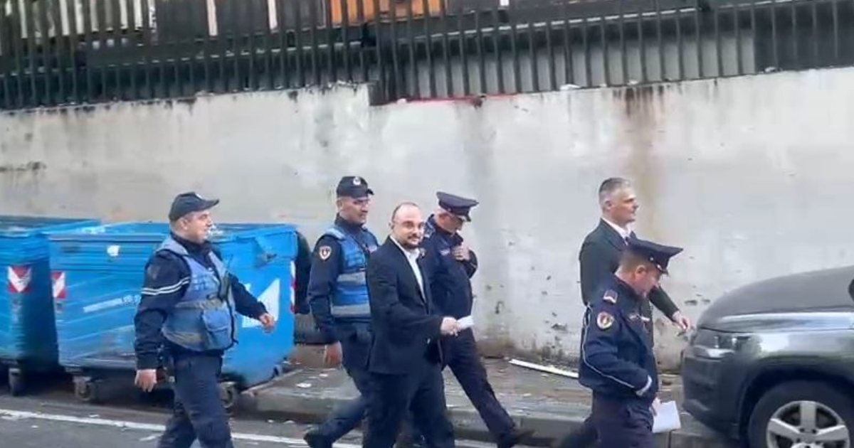 Priten të njihen me masën e sigurisë  Erald Elezi dhe Gentian Gjyli paraqiten në GJKKO të shoqëruar nga policia