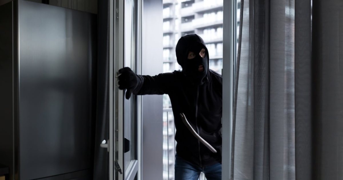 Ndodhi në Selanik  Hajduti bie nga çatia  pronari i shtëpisë i jep ndihmën e parë