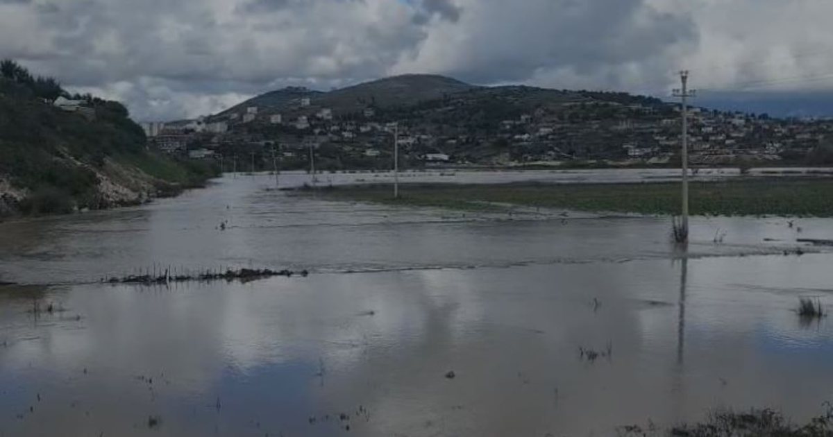 Dëmet nga përmbytjet  uji nis të tërhiqet në disa zona  pasoja të rënda për qindra familje