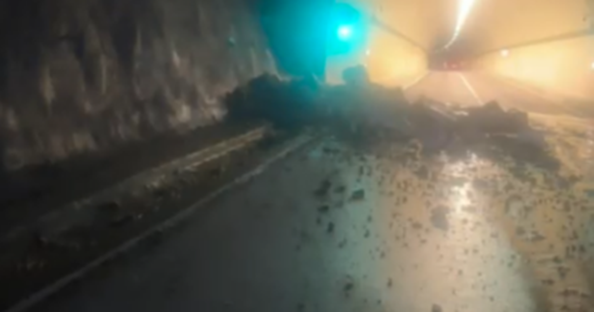 Pas shembjes në Qukës Qafë Plloçë  masivi i gurëve bie edhe te tuneli i Kardhiqit  bllokohet rruga