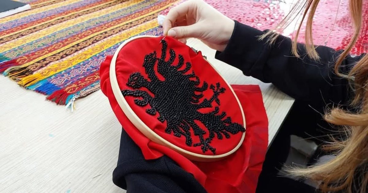 Programi Art dhe Zeje  Rama publikon fotot në prag të festave të nëntorit  Gjithçka merr jetë falë duarve të fëmijëve