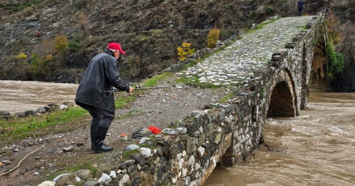 Elbasan  Ura Antike e Kamarës rrezikon shembjen  përmbytjet kërcënojnë monumentin 300 vjeçar
