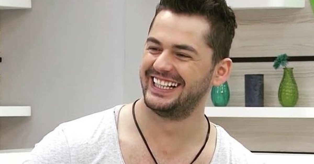 Shpat Kasapi u shua në moshën 40 vjeçare  Arbana Osmani  Faleminderit për muzikën dhe buzëqeshjet që na ke dhuruar