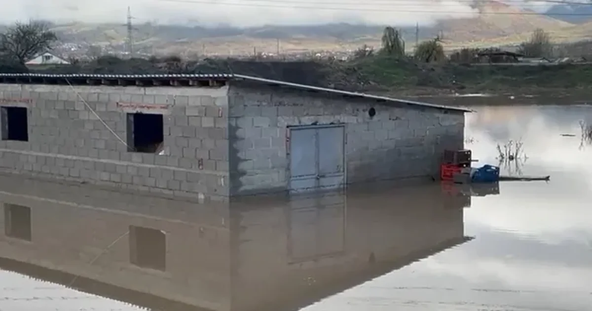 Përmbyten katet e para të banesave në Pogradec  familjet në Vërdovë në qiell të hapur pa ndihmë