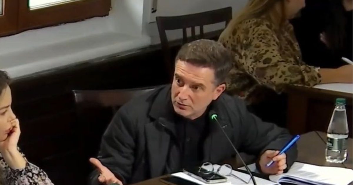  Pantallona 400 euro  tuta 1000 euro   Braçe  Të gjithë turren deputeti deputeti  vazhdon ujku te Tatimet e Doganat që të  than  