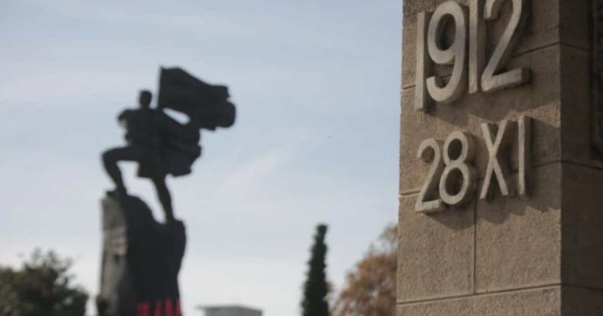 Sot 28 Nëntori  Rama ndan foton e veçantë dhe uron ditën e Pavarësisë