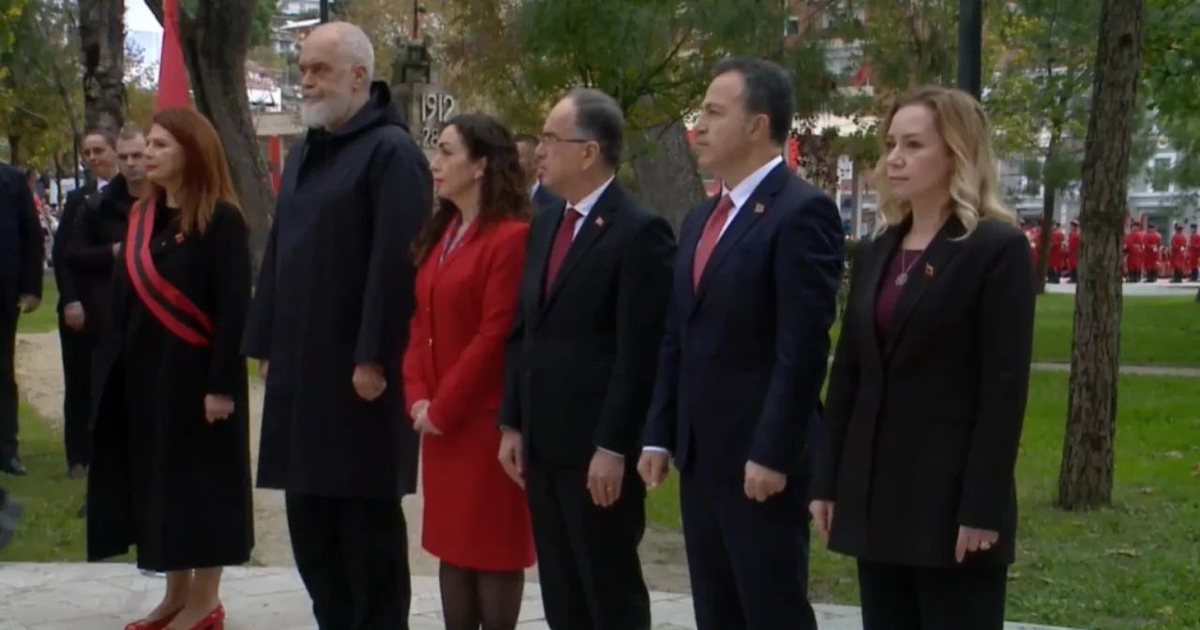 Festa e Flamurit bën bashkë liderët e shtetit  presidenti Begaj  Rama dhe Osmani në ceremoninë festive në Vlorë