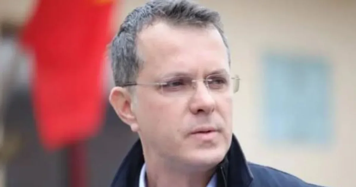 Pranoi se gënjeu në CV në e tij  Ministri i Mbrojtjes jep dorëheqjen pas 5 muajsh në detyrë