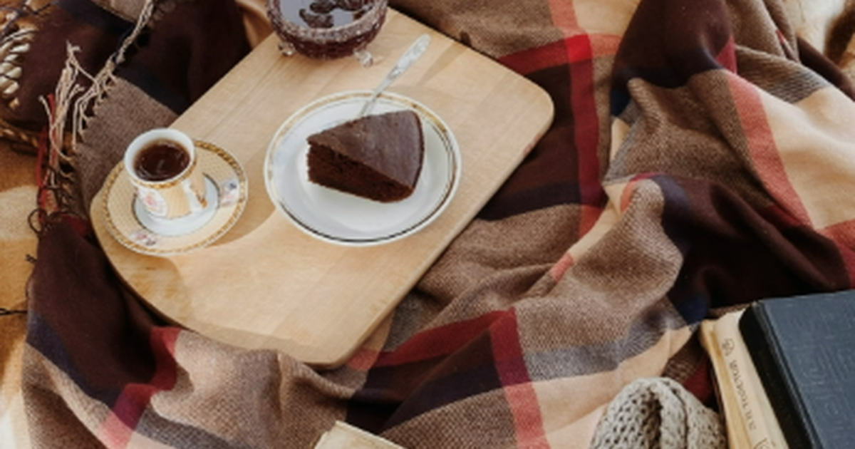 Ushqimi dhe cikli juaj menstrual  çfarë të hani në secilën fazë për t u ndjerë më mirë