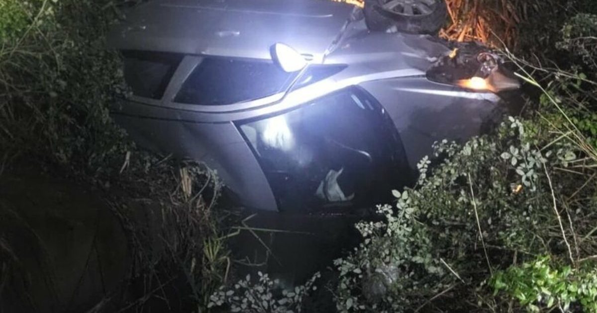 Aksident në autostradën Tiranë Durrës  Kamioni  hedh  në kanal makinën  dy të plagosur