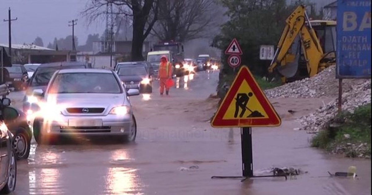Pronat   në mëshirë të fatit   Përmbytjet  zjarret e tërmetet nuk i nxisin mjaftueshëm shqiptarët të sigurojnë