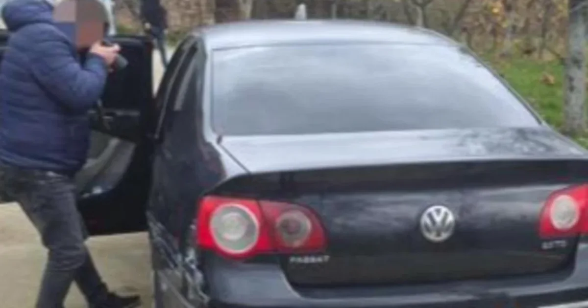  Kam foto dhe video të tuat  nëse nuk më takon do t i publikoj   Detaje nga abuzimi i 19 vjeçares nga efektivi në Dibër