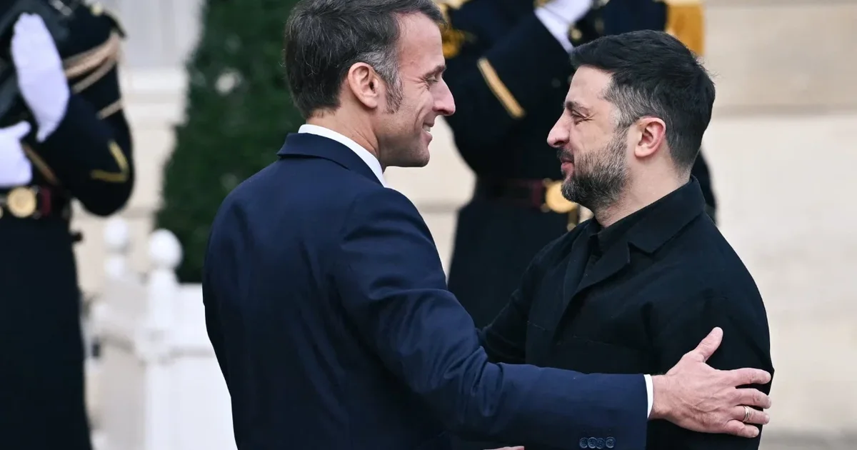 Zelensky mbërrin në Paris  presidenti ukrainas pritet nga Emmanuel Macron