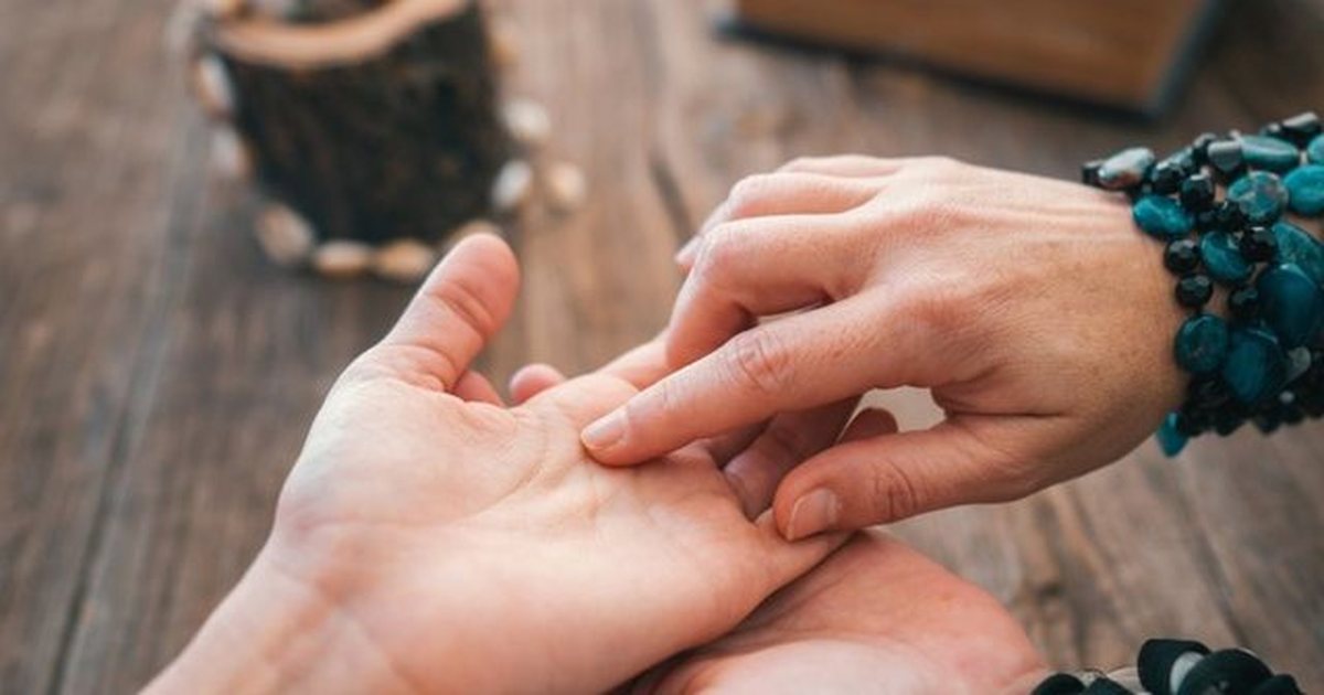 Jeni të fiksuar pas leximit të duarve  Ja cilat tipare të karakterit mund të zbuloni