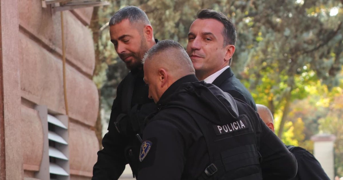 Erion Veliaj  del  nga burgu  Ja çfarë po ndodh me kryebashkiakun