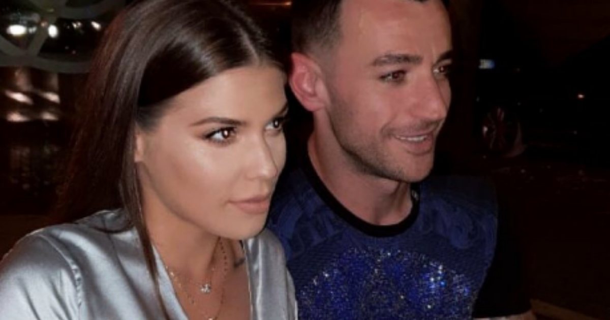  Më ke frymëzuar      Keisi poston MESAZHET me Stresin  zbulon   