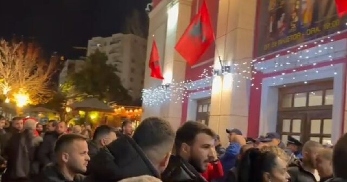 Vlora pa ujë  Anëtari i Këshillit Bashkiak  Humbi tubacioni me vlerë 400 mijë euro  fondet janë vjedhur 100 