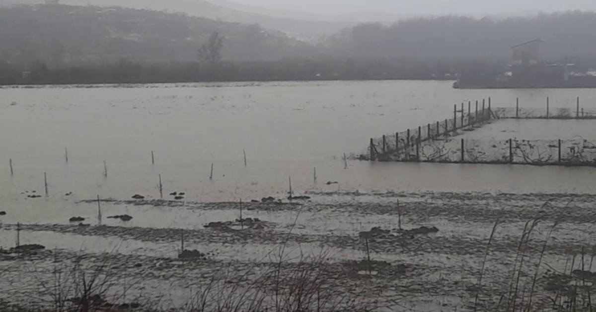 Moti i keq  10 fshatra pa energji elektrike në Berat  Osumi përmbyt dhjetra hektarë