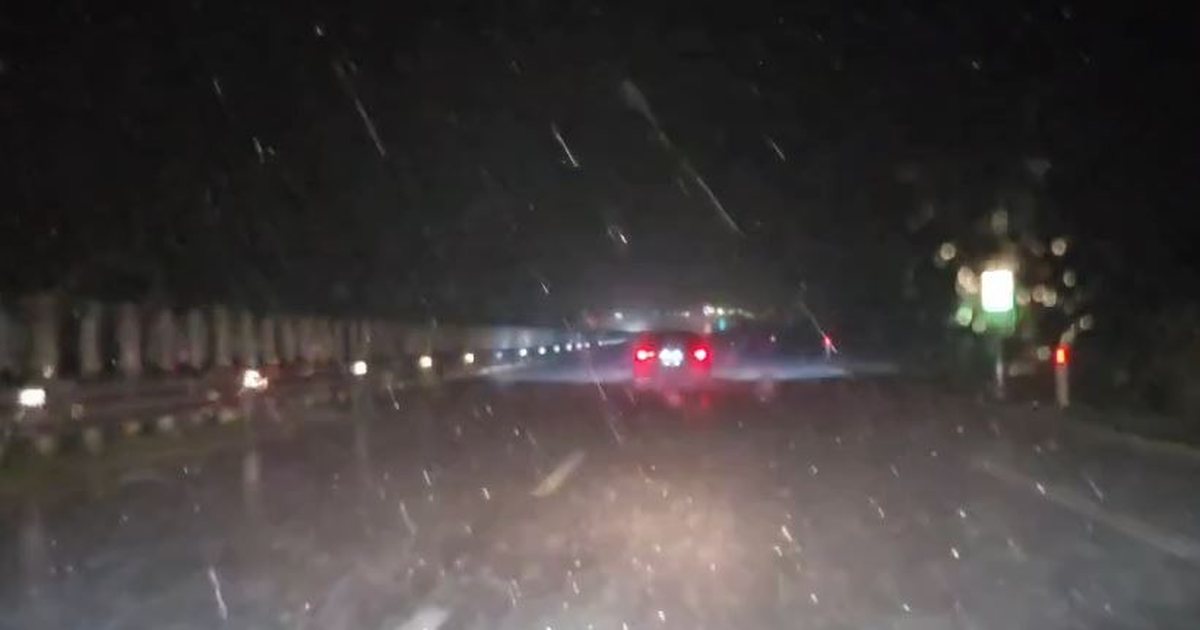 Vlora përfshihet nga një stuhi e fuqishme shiu  rrebesh në aksin Vlorë Fier