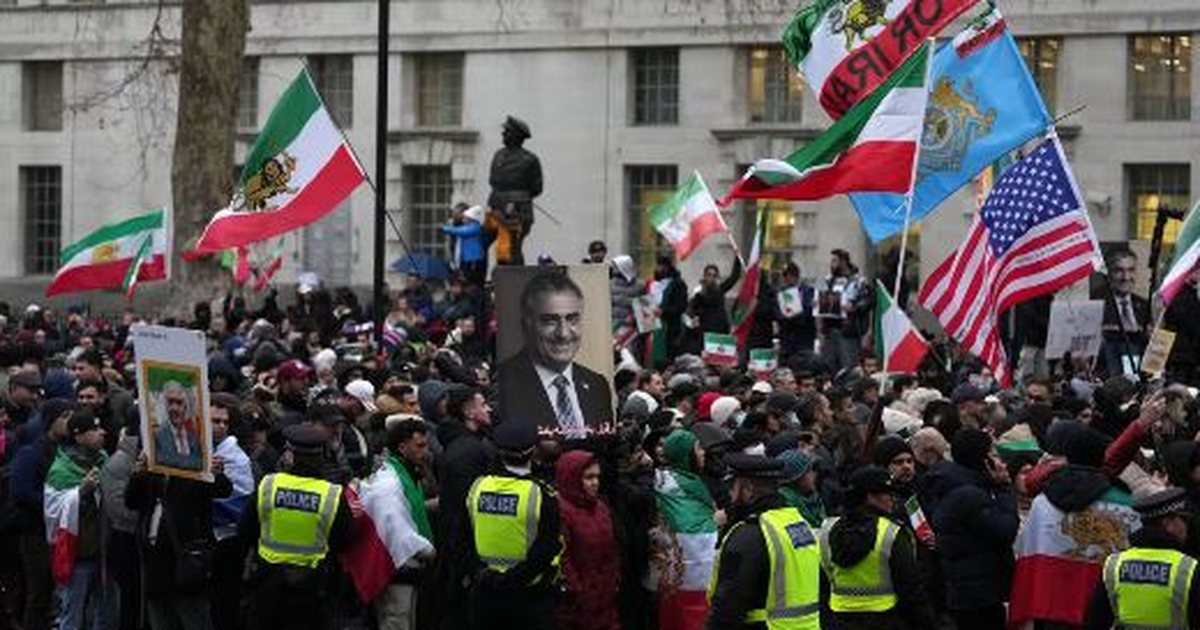 Evropa solidarizohet me Iranin  zhvillohen protesta në Londër  Paris dhe Berlin