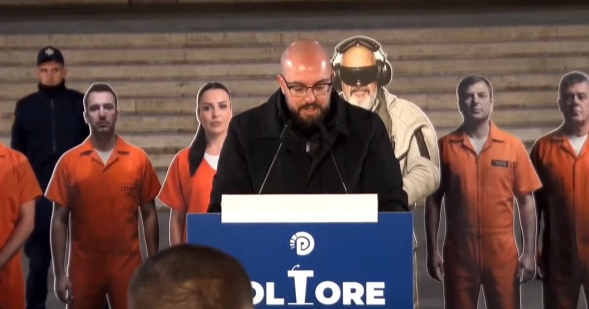  Kemi bërë një gabim të rendë pas 11 majit   Anëtari i Forumit Rinor ia thotë në sy Berishës  Shkelmuam   