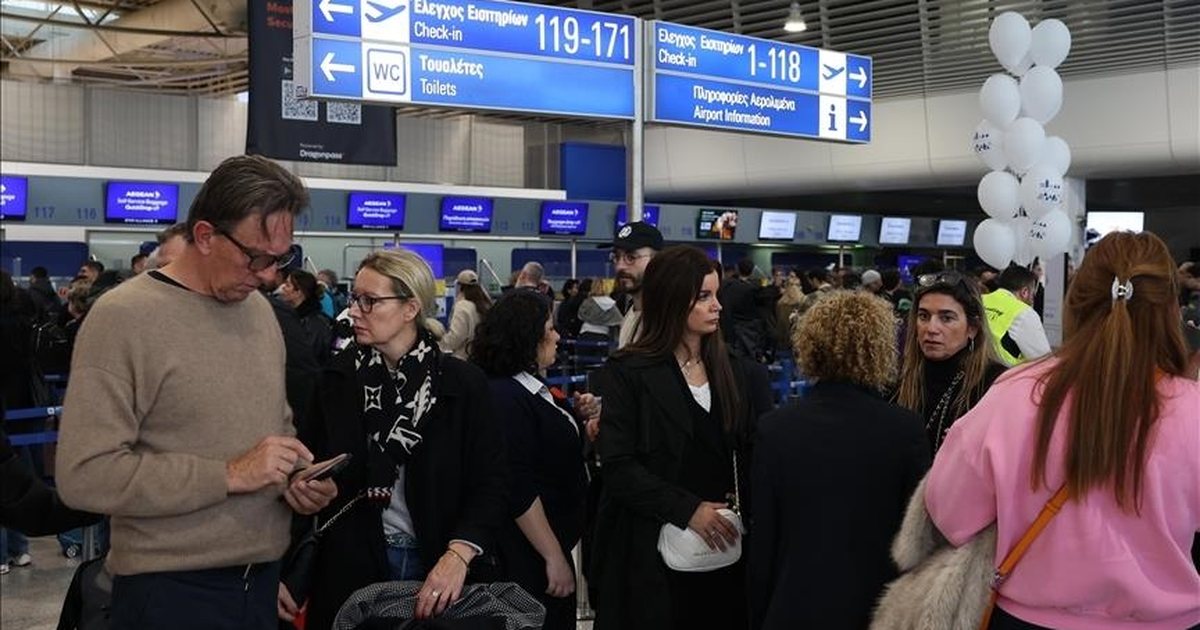 Mbyllen aeroportet në disa qytete evropiane për shkak të akullit