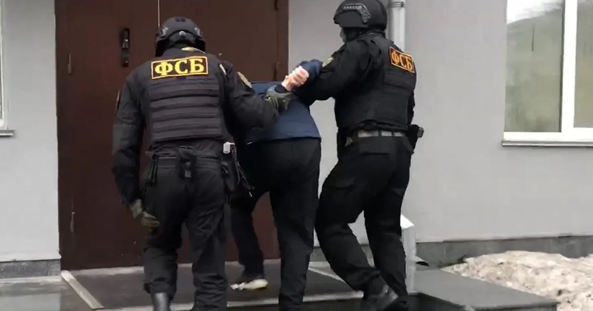 Akuzohet si spiun  Rusia  shënjestron  diplomatin britanik dhe njofton dëbimin  Do të përgjigjemi nëse Londra 