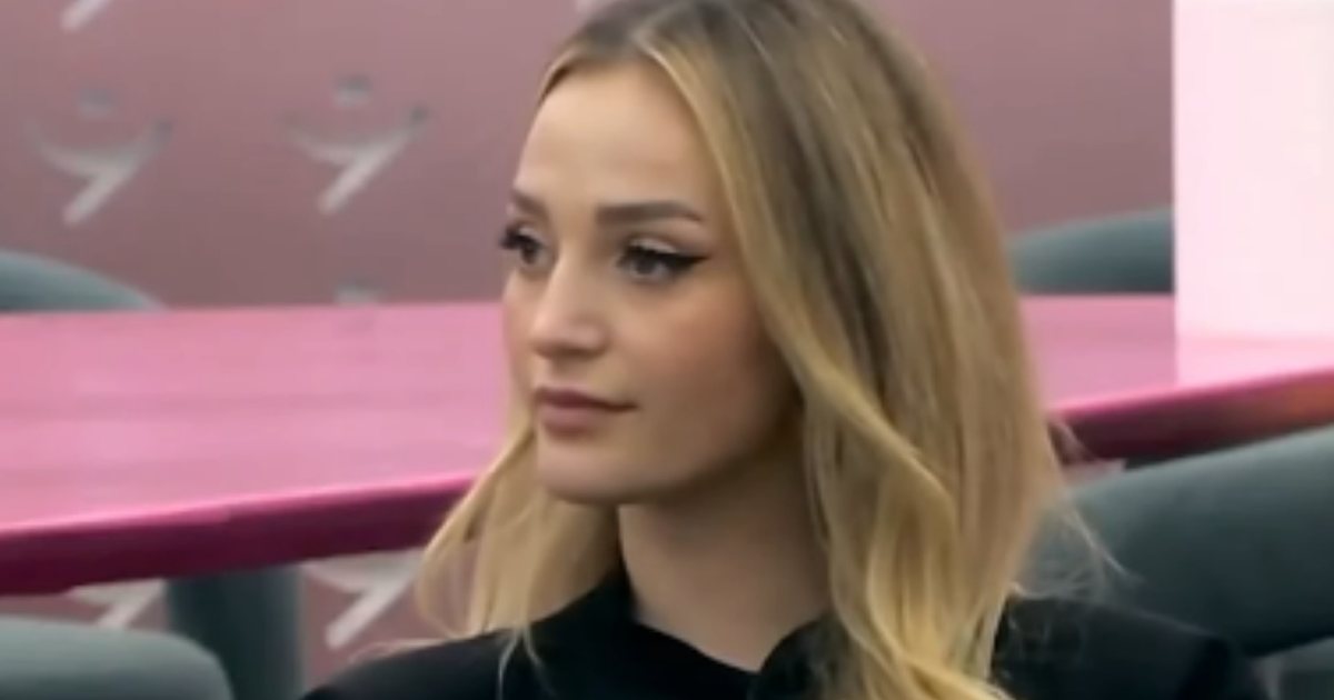  Ti nuk je më shoku im se më bërtet      Cilin banor puthi dhe përqafoi Selin 