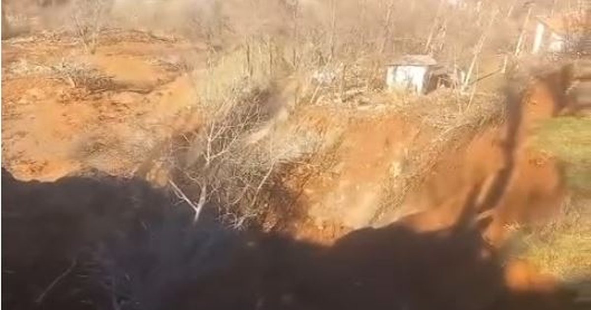 Prag tragjedie në Librazhd  rrëshqitje masive të tokës në Spathar  Dhjetëra banesa të dëmtuara  rrezik për katastrofë