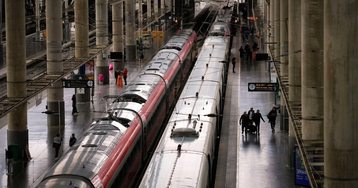 E rëndë  Treni del nga shinat  raportohet për viktima dhe të plagosur