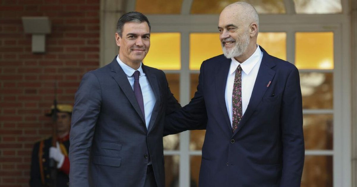 Aksidenti hekurudhor me dhjetëra viktima në Spanjë  Rama i shpreh ngushëllimet homologut të tij  Pedro Sanchez