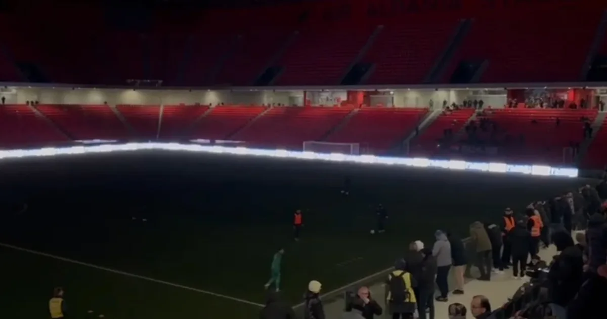 Foto  Skandali në Superiore  ndërpirtet energjia elektrike në  Arenën Kombëtare  gjatë sfidës Dinamo Vllaznia