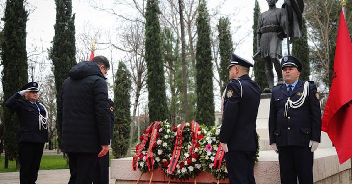 Homazhe për Ismail Qemalin   babai  i Pavarësisë nderohet në 107 vjetorin e ndarjes nga jeta