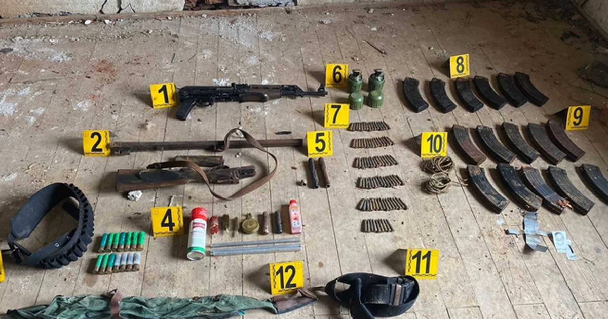 Zbulohen armë dhe granata dore në një objekt të braktisur në Zveçan