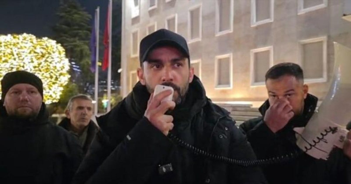Berisha shkon te  Foltorja   Lapaj i  liron  vendin  zhvendos protestën disa metra më tutje