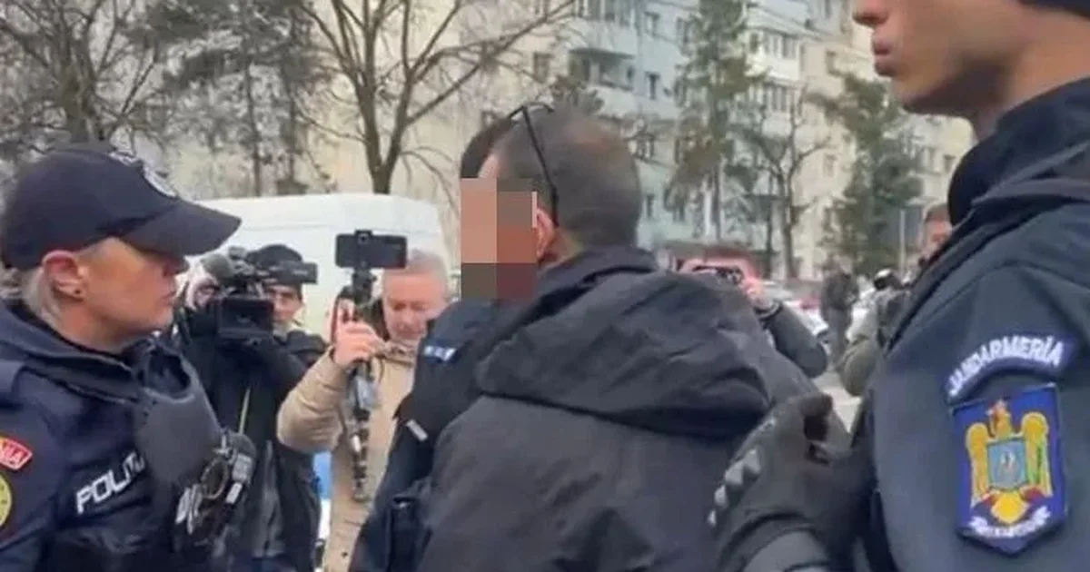 Momente tensioni në Rumani  tifozi i PAOK thyen kamerën e gazetarit para spitalit ku po trajtohen tre të plagosurit