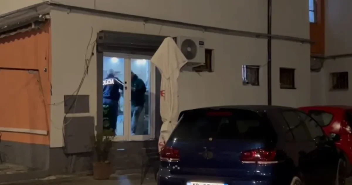 Detaje nga sherri me thikë në Korçë  dyshohet se i plagosuri vodhi banesën e 17 vjeçarit