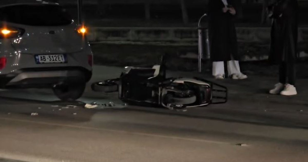 Vlorë  Aksident në Lungomare  motori elektrik përplaset me një makinë  plagoset i riu