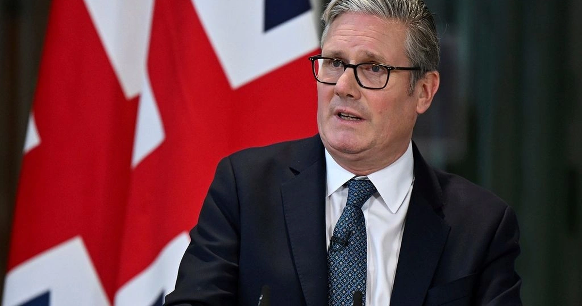 Starmer me shpinë pas murit për shkak të skandalit Mandelson  qytetarët kërkojnë dorëheqjen e tij