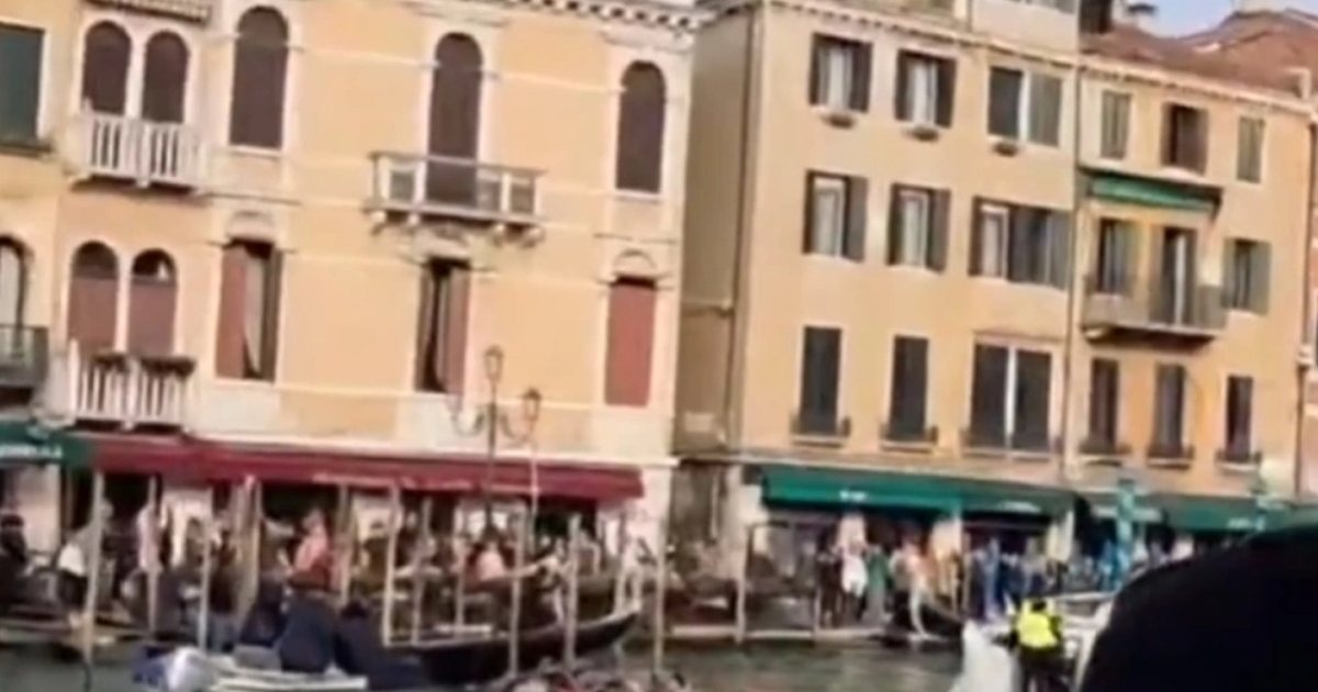 Aksident në Venecia  Një varkë me motor godet një gondolë dhe përplaset në Urën Rialto VIDEO 