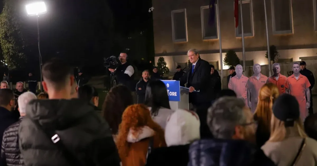 Berisha thirrje policisë një ditë para protestës  Bashkohuni me ne në kryengritjen paqësore  të largojmë qeverinë