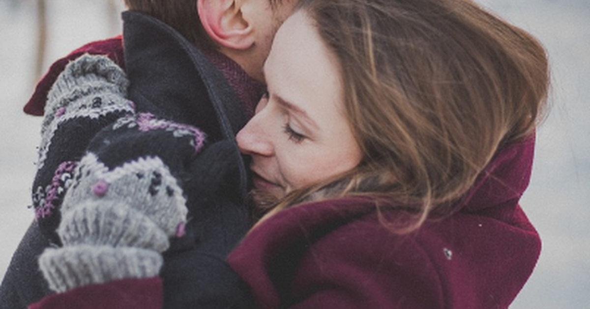 Sa duhet të zgjasë një përqafim që të ndihet vërtet  Studimet japin përgjigjen